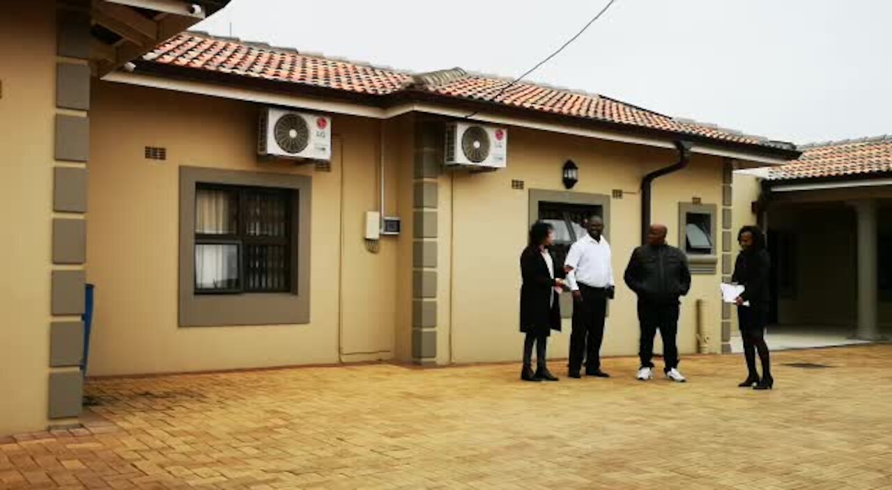 SOUTH AFRICA - Durban - Zandile Gumede's second home raided (95a)