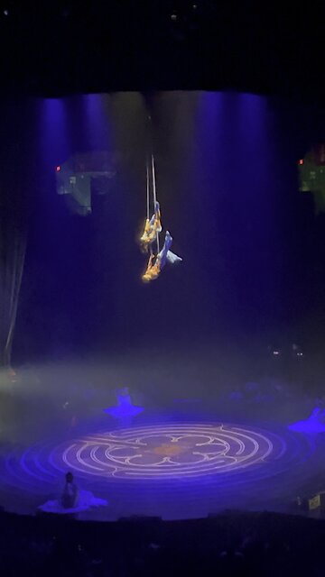 Strong Lady on A Rope