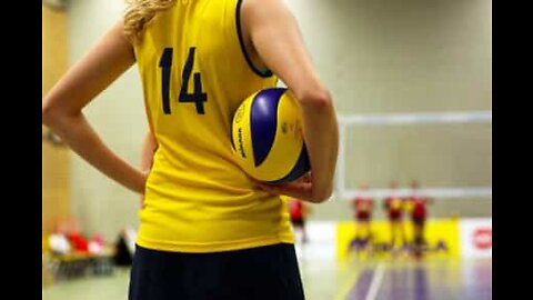 Girl makes unbelievable save in volleyball game