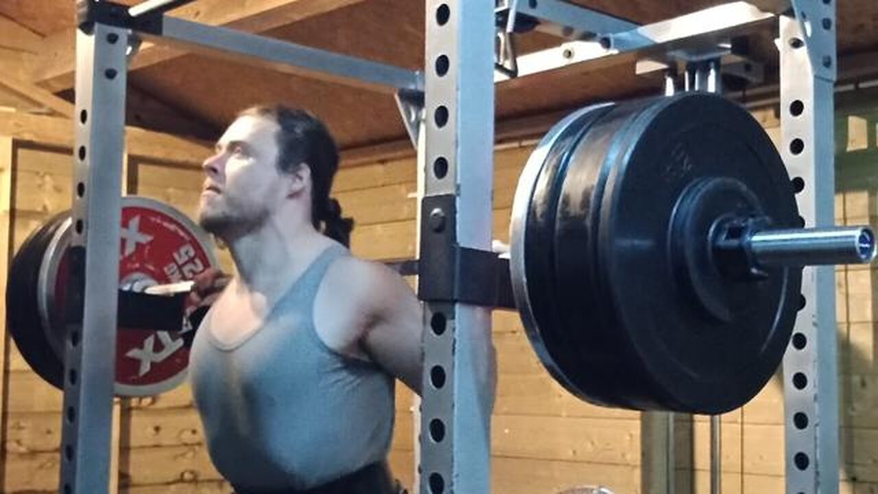 175 Kgs x 3 Squat.