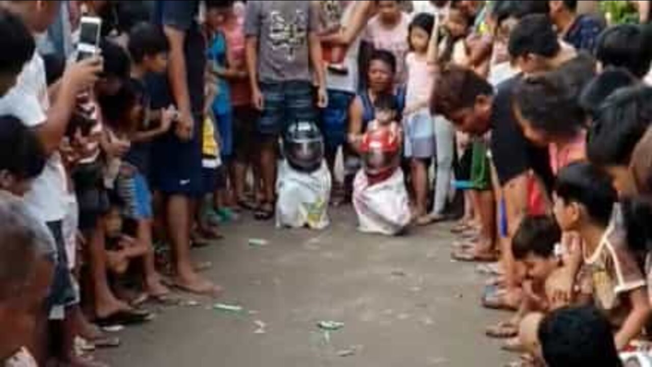 Is this the funniest sack race ever?