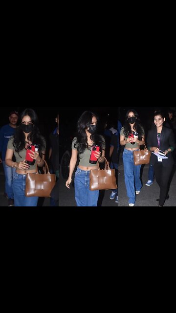 Nysa Devgan Snapped at Mumbai Airport 😍🔥📸✈️