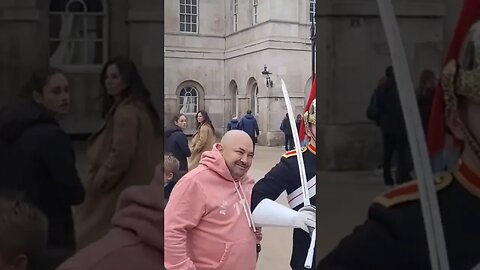 Lean on the guard you get the elbow #horseguardsparade
