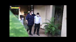Karishma Kapoor With Son & Dad Randhir Kapoor Snapped At Kareena Kapoor's House