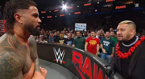 The Bloodline Ataca Jey Uso - WWE Raw Octubre 21, 2024 en español