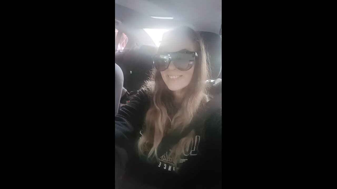 Rainy day so we decided to go Op shopping 🛍️