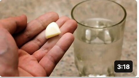 Here's Why You Should Start Your Day With Raw Garlic And Water
