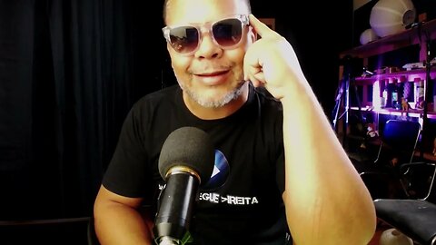 Nova polícia do PT com o boné vermelho