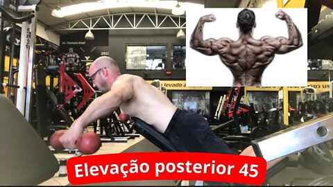 Aumente seu posterior de ombros com a elevação posterior 45 graus