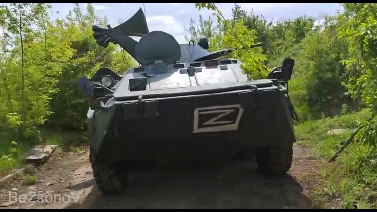 Russian units use BTRs to play old patriotic songs for the Ukrainians