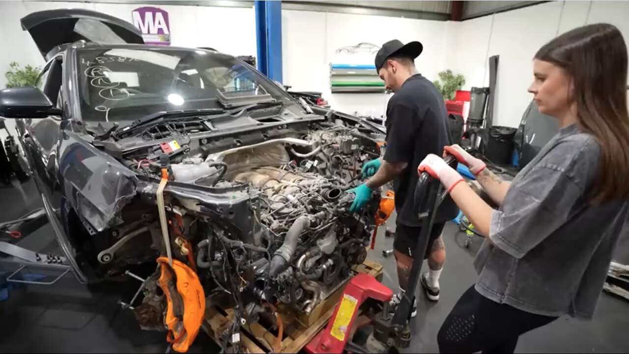 REBUILDING A WRECKED LAMBORGHINI URUS FOR MY GIRLFRIEND