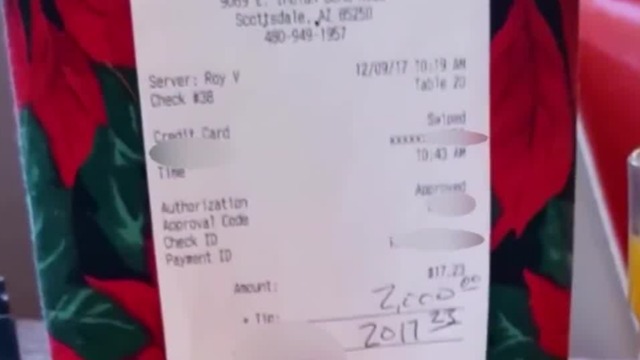 Secret Santa leaves $2K tip at restaurant