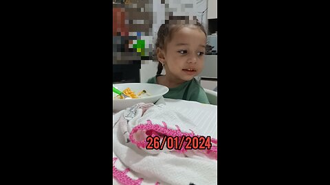 Laura conversar de mais e esquece de comer #jesus #laurinha #amor #family #crianças #fé .