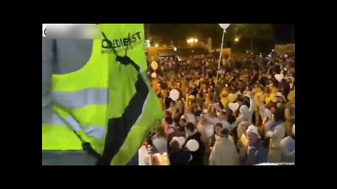 EERIE - Protesters In Luxembourg Wearing All White In Symbolic Unity Against Mandates