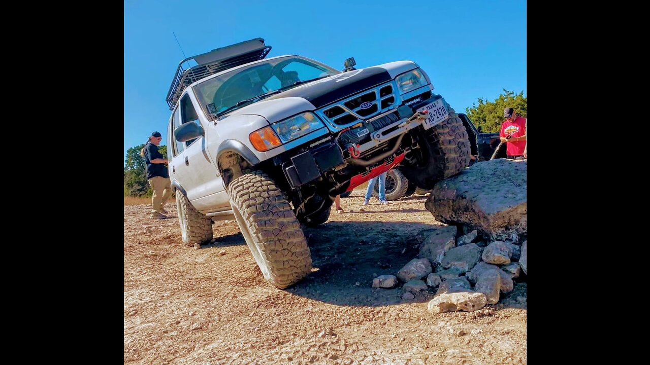 Kia Sportage on 35's at the San Antonio 4x4 Club Run event at Hidden Falls (super short)