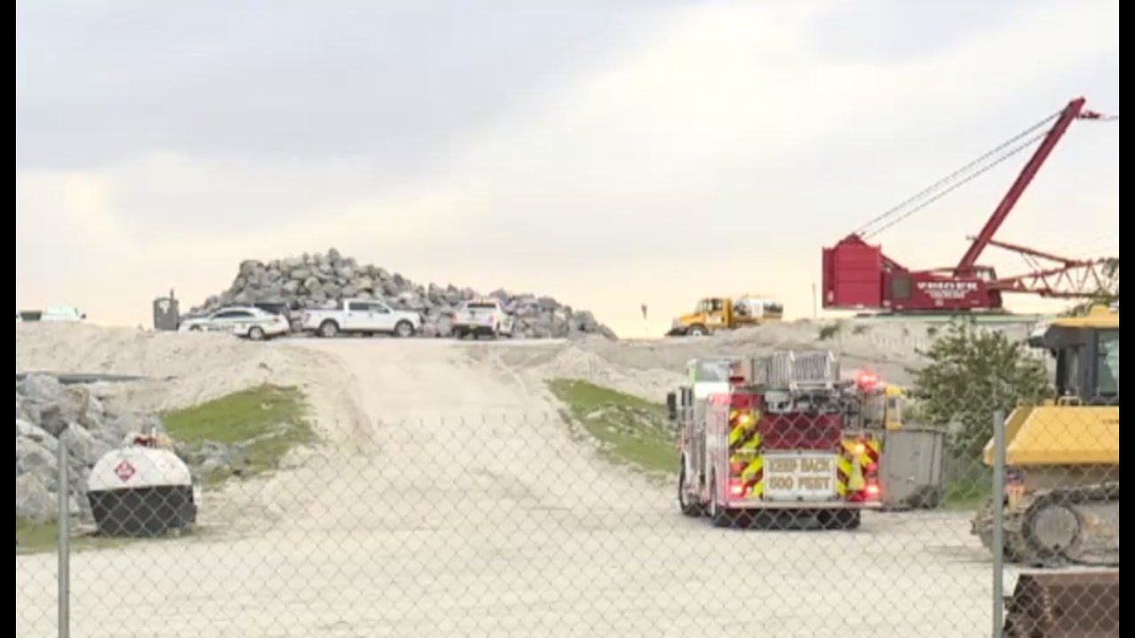 5 people killed after plane crashes into Lake Okeechobee near Pahokee airport