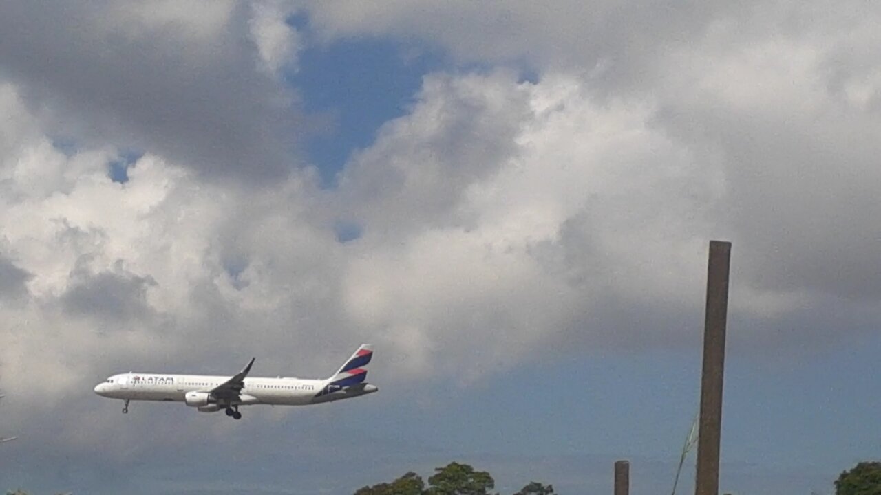 Airbus A321 PT-XPB vindo de Brasília para Manaus