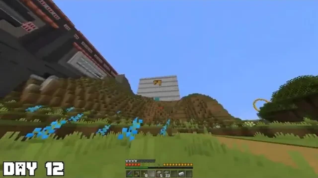 I Survived 100 Days as a BEE in Minecraft 9