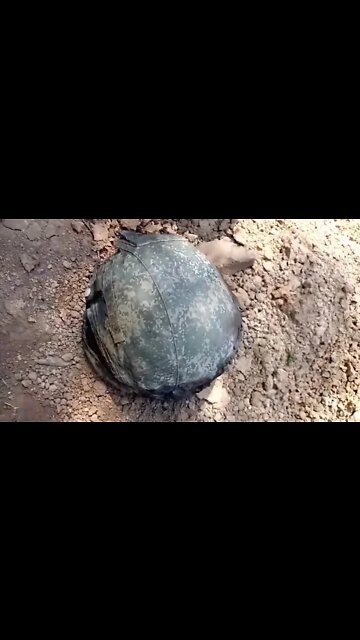 Russians Are Wearing Fake Ballistic Helmets Into Battle