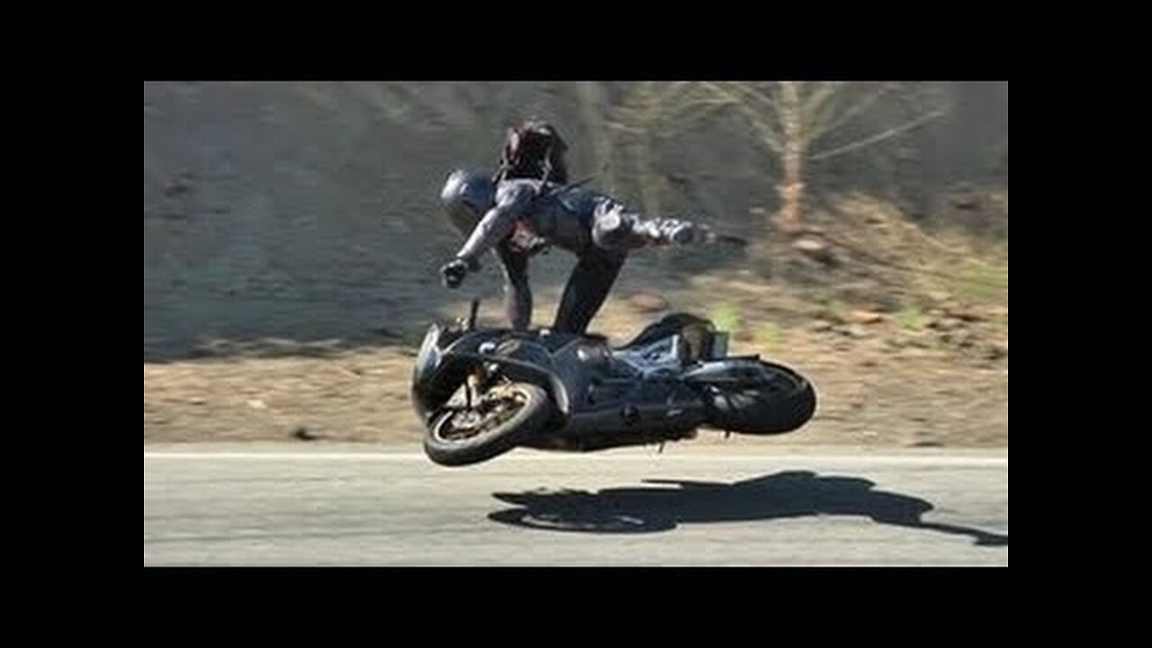 Reaction of a motorcyclist / pro at the wheel / A step away from an accident / moto accident/