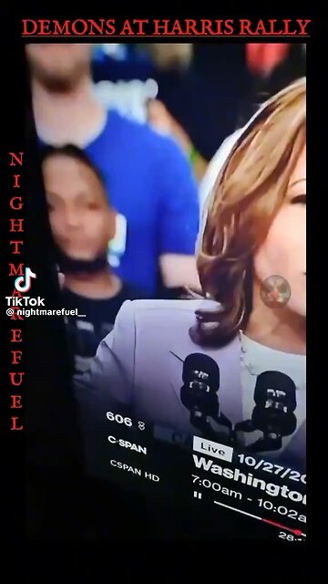 🚨 Viral Moment: Eyebrows Raised Over Unusual Expression at Harris Rally