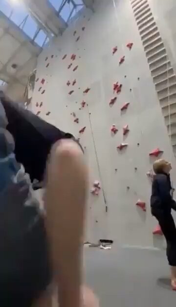 Climber forgot to attach him self to the rope