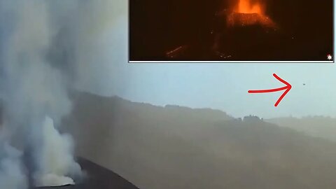 La Palma!! UFO Flies Out Of Volcano!!!