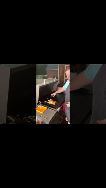 #shorts Chicken Stir Fry on the Blackstone Griddle