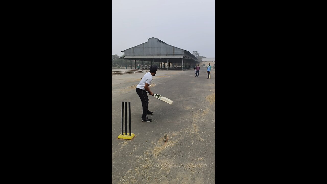 batsman ne Sara zor lga dia shot me 😲 #cricketshorts #cricketreels