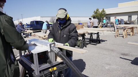 Lansing's Sleep in Heavenly Peace breaks their record for most beds built in a day