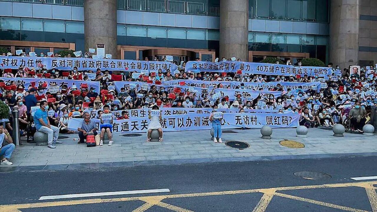 Chinese Bank Run Turns Violent After Angry Crowd Storms Bank of China Branch Over Frozen Deposits