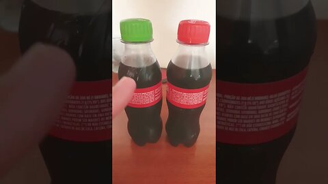 Qual é a diferença entre a coca-cola de tampa vermelha e a verde ? a cor da tampa e nada mais :-)