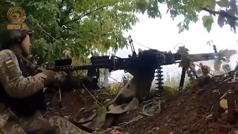 Ukrainian machine-gunner shoots with eyes closed