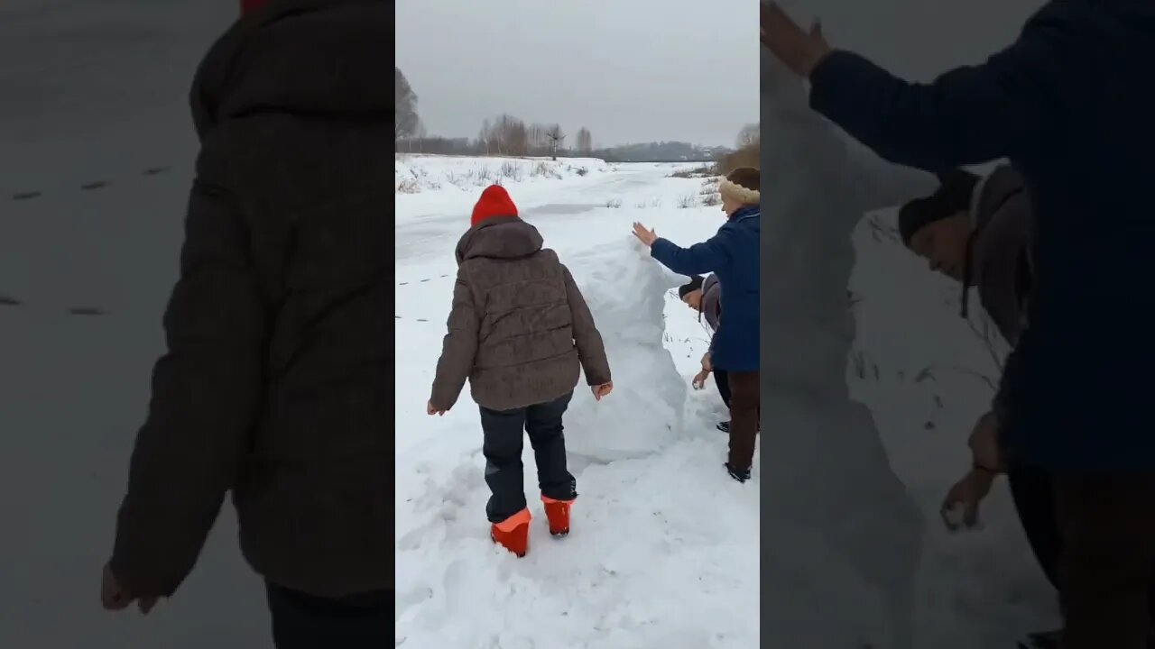 Snowman construction at the ICE HOLE U/2 | 25.12.22