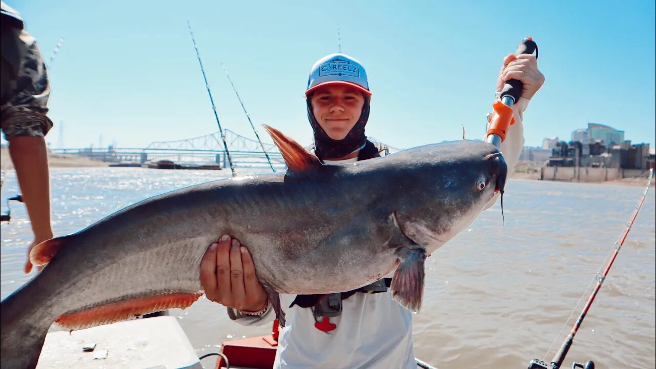 St. Louis Catfishing Day 1 (TROPHY BLUES!)