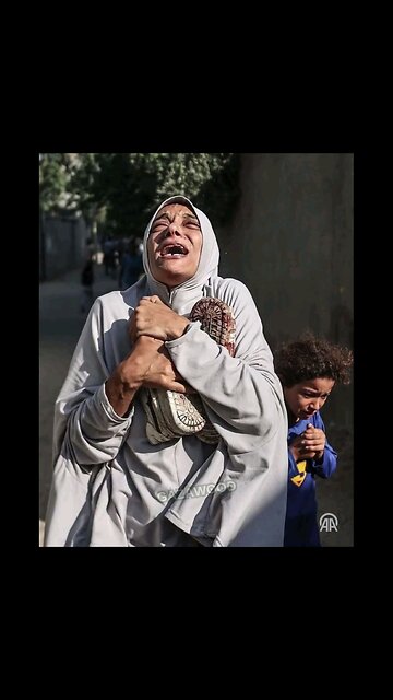 Look at the size of that hand! Poor AI job or what?