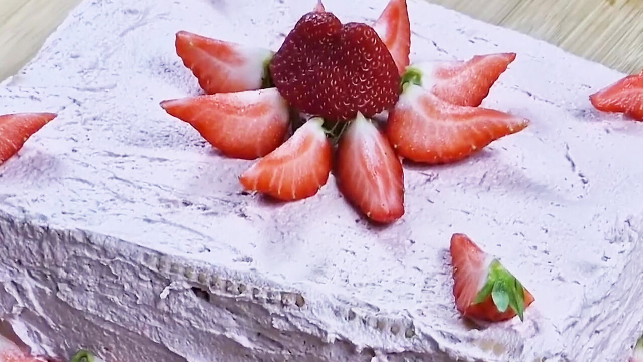 Amazing and tasty strawberries cake