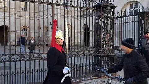 Make way for the kings life guard #horseguardsparade