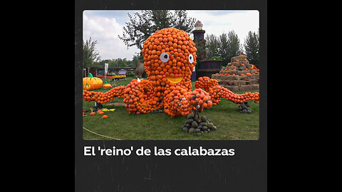 Decenas de esculturas de calabazas son colocadas para celebrar el Festival del Medio Otoño en China