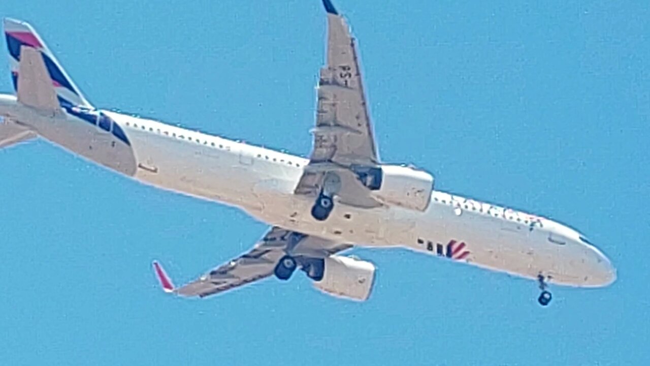 Airbus A321NEO PS-LBN coming from Guarulhos and Airbus A320 PR-TQC from Manaus to Fortaleza