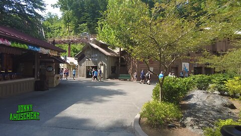 Games and Prizes at Dollywood / July 2024