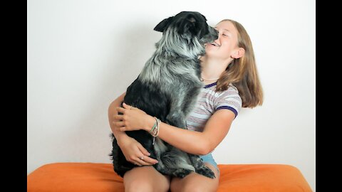 Dog is attentive to the complaints of the mother who is not happy with him