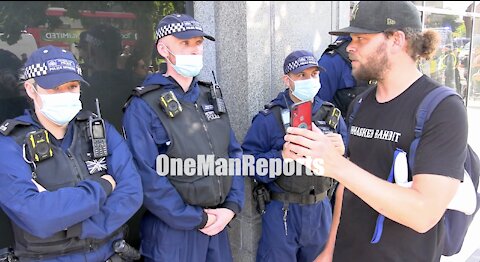 Medical freedom protester shows vaccine injured baby to Met Police