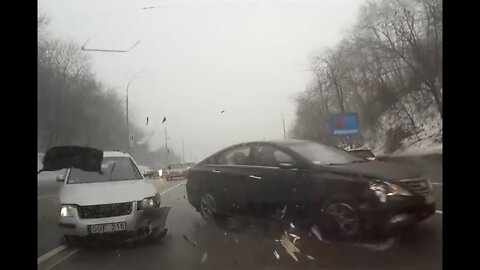 Russian Dash Cam Car Videos and Driving Fails