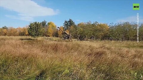Russian forces rain artillery fire down on Ukrainian tanks