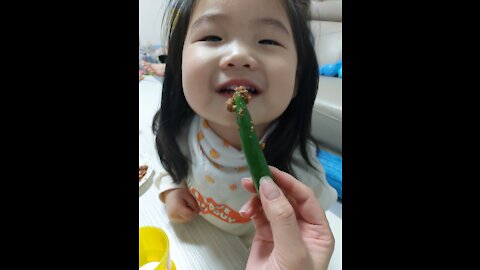 A baby who eats soybean paste in red pepper