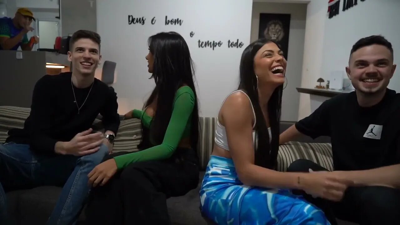 Rolou beijo na live do Gago 4 é par (Gago e Marcela) (Vitoria e Biro)