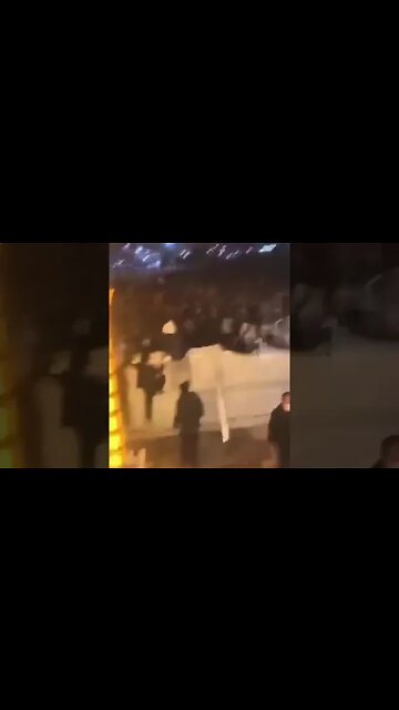 Protests in Chongqing / ChinaBrutal police action!#Chongqing #ChinaUprisingThread