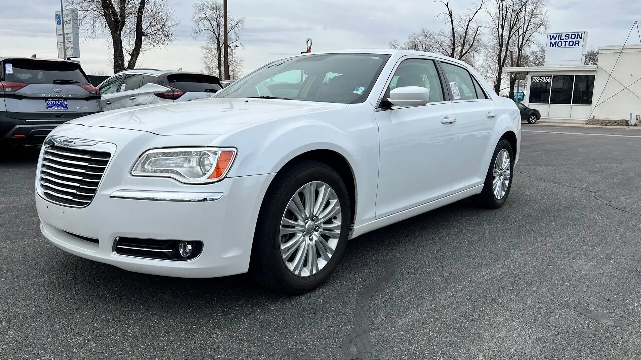 2013 Chrysler 300 Walk Around