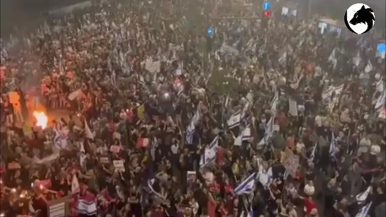 Thousands of people in Israel took to the streets and demanded Netanyahu's resignation